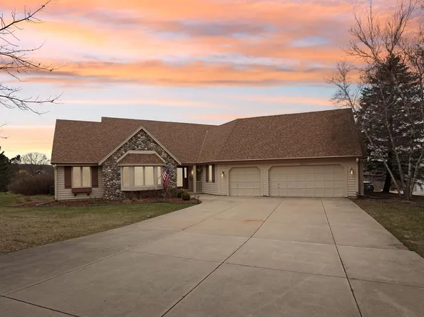 W299N1853 Windridge COURT, Pewaukee, WI 53072