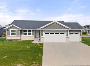 127 NW Sunrise Dr, Waukee, IA 50263