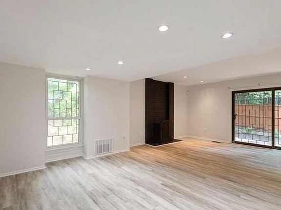 5th image of 9229 Three Oaks Dr