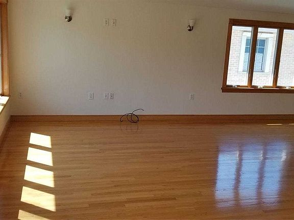5th image of 56-16 196th St #2