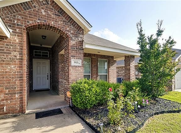 2nd image of 913 Jodie Dr