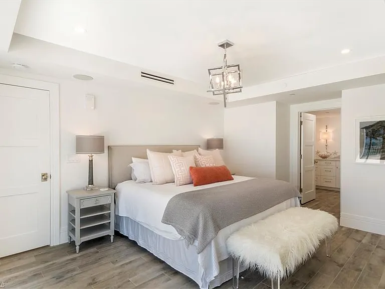 3377 Gulf Shore Blvd N #1B — Photo 13