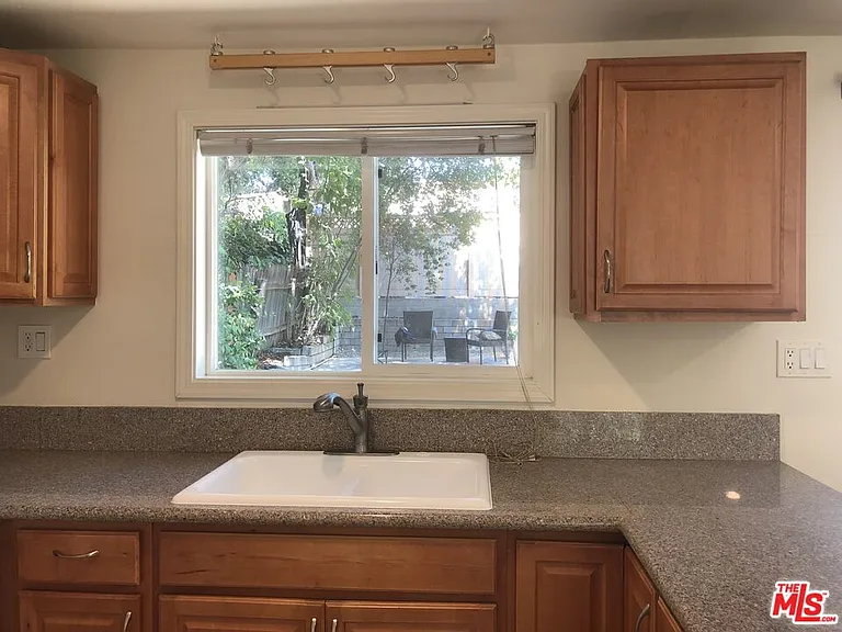 3708 Altura Ave — Photo 9