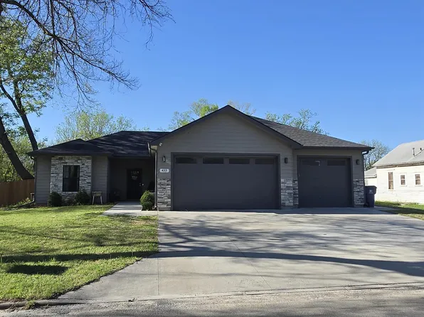 433 W 4th St, Solomon, KS 67480