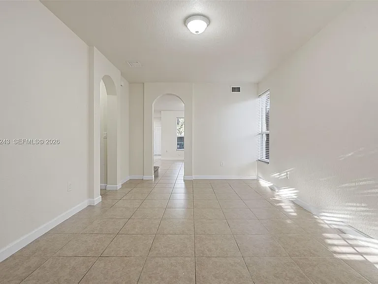 9243 SW 170th Ave — Photo 4