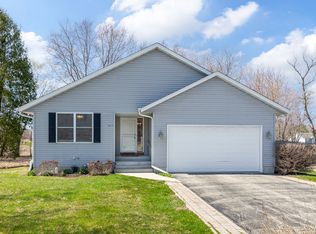 511 Constitution Dr SW, Poplar Grove, IL 61065