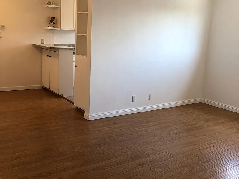 6700 Whitsett Ave #8 — Photo 9
