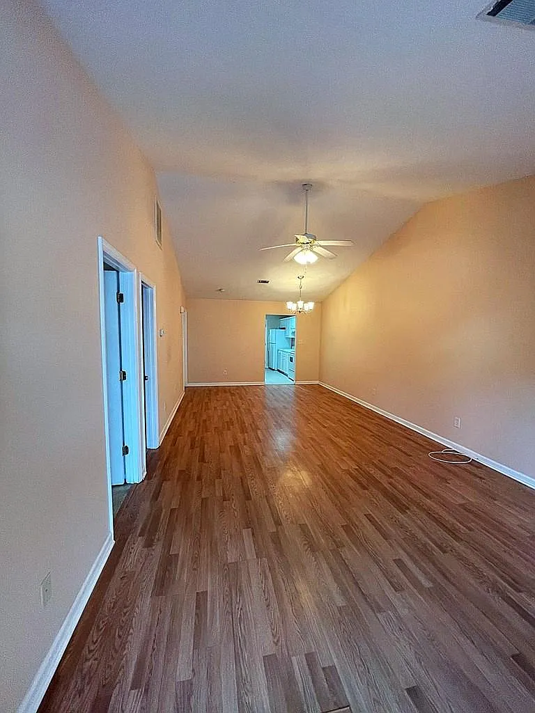 123 Ginkgo Ln — Photo 2