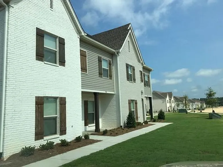 500 Fifer Cir — Photo 2