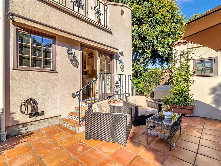 1568 Mariposa Ave — Photo 60