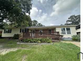 6120 Santa Fe Dr, Fayetteville, NC 28303