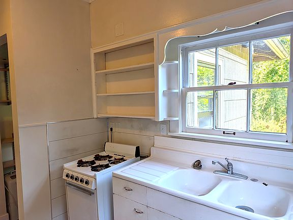3rd image of 1333 SE 31st Ave #2
