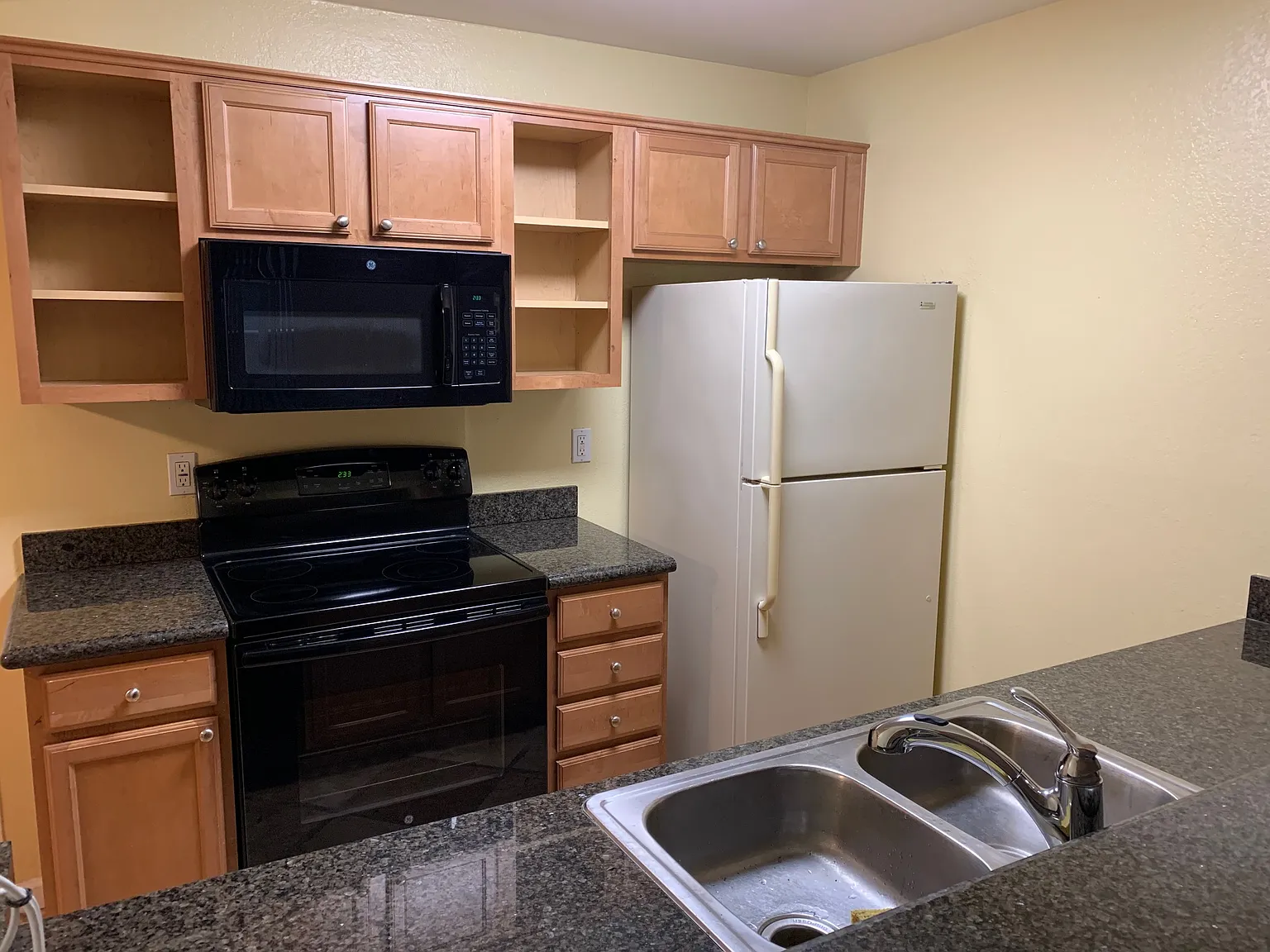 2 bed, 800 sqft, $2,650 — Photo 2