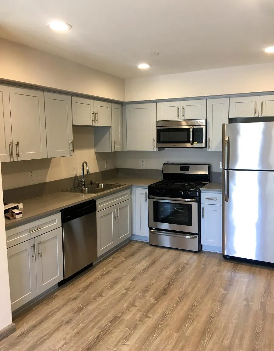 7020 Woodman Ave — Photo 4