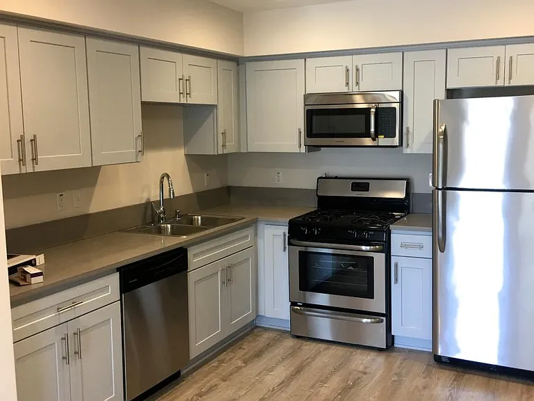 7020 Woodman Ave — Photo 4