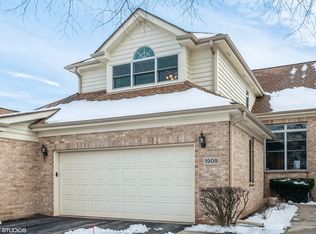 1909 Ivy Ln, Glenview, IL