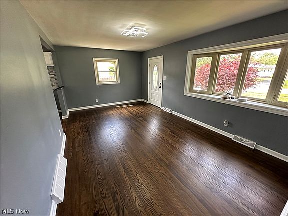 3rd image of 1769 Lealand Ave