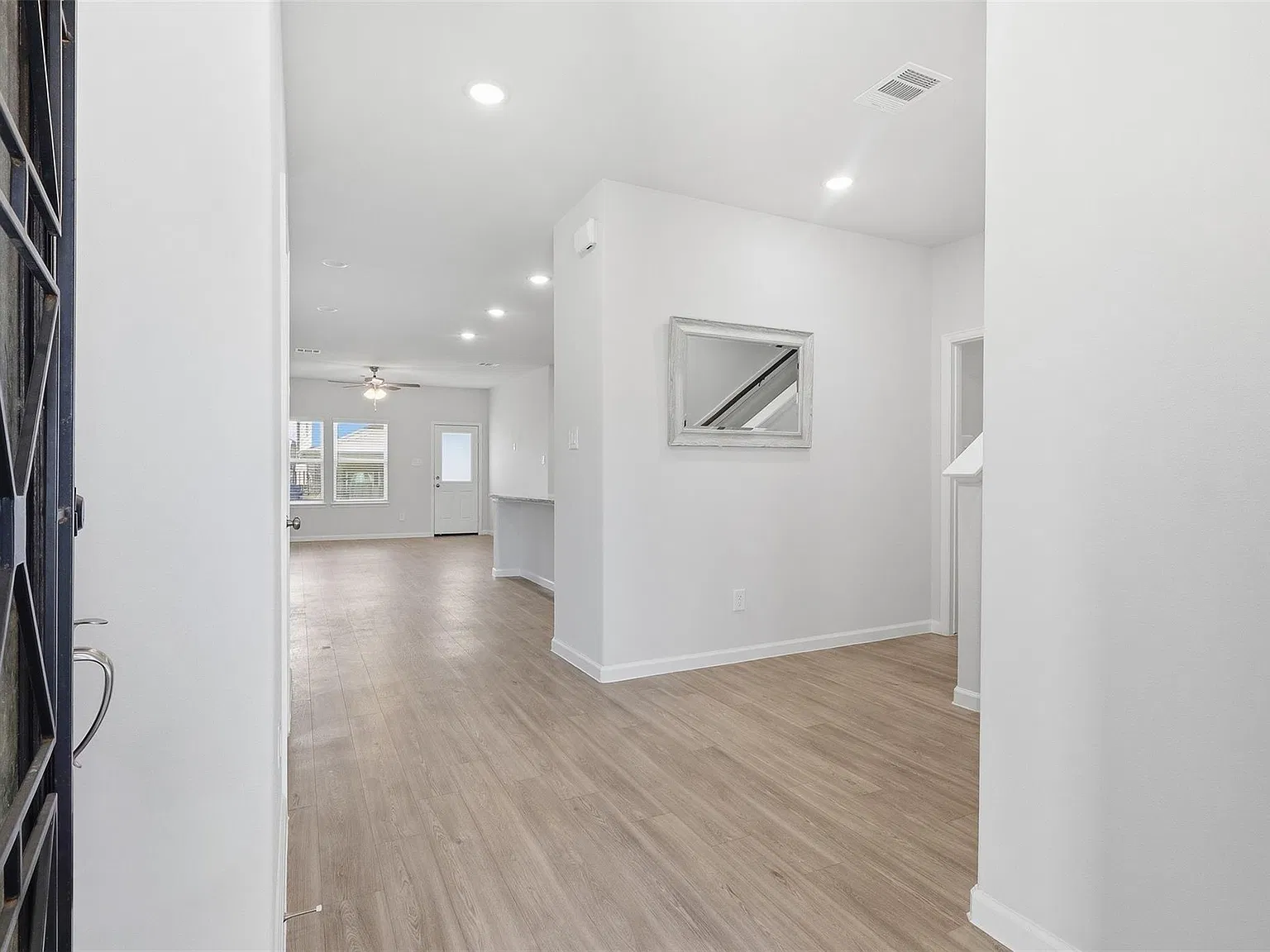 4 bed, 2.5 bath, 2160 sqft, $2,350 — Photo 2