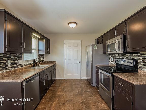 5th image of 330 Brook Mead Dr