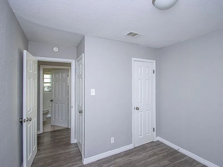 4900 Trinity Dr — Photo 16