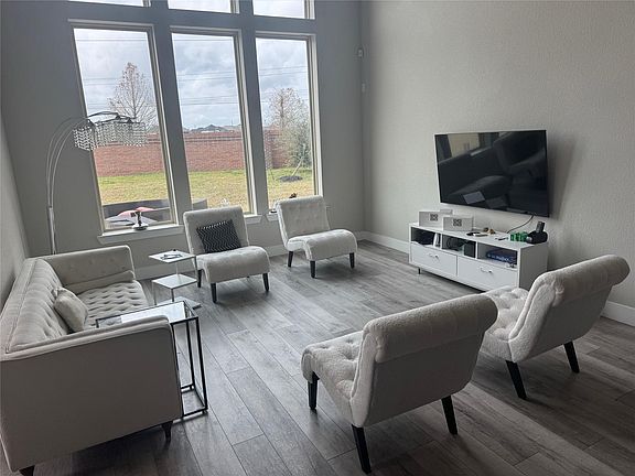 3rd image of 12422 Thorntonhall Dr