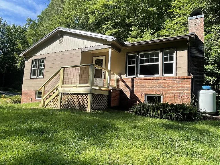 1031 Hudlin Gap Rd — Photo 1