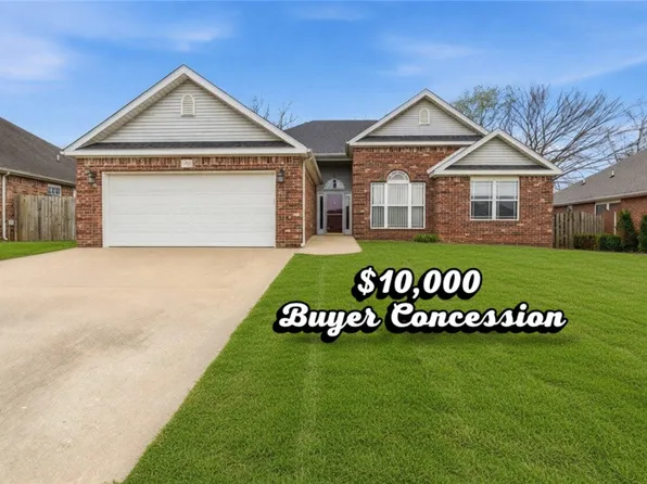 801 Walker St, Centerton, AR 72719