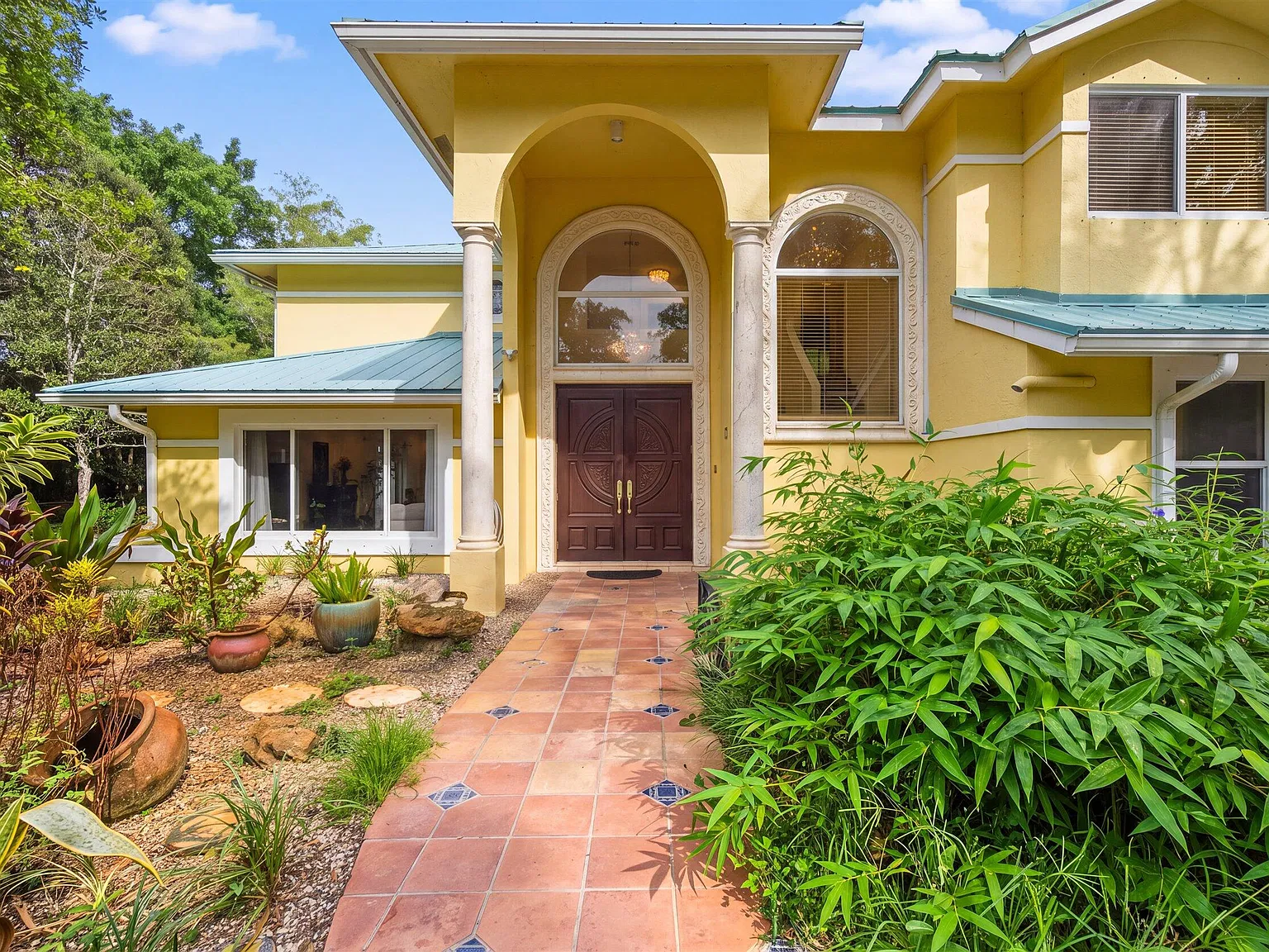 5 bed, 4.5 bath, 4032 sqft, $15,900 — Photo 4