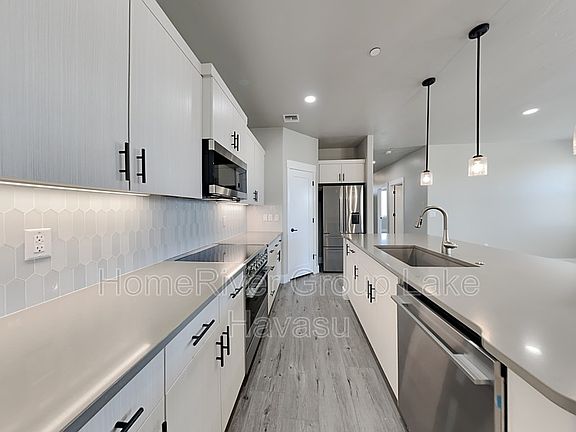 5th image of 3035 Palisades Dr Unit 101