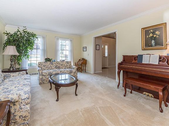 5th image of 37005 Valley Forge Dr