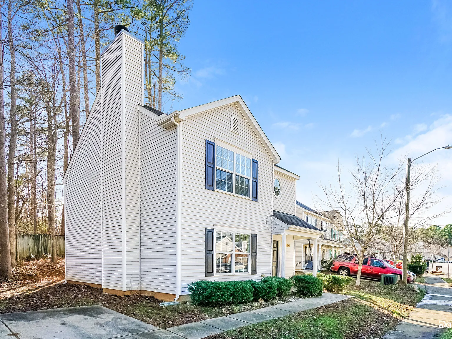 3 bed, 2.5 bath, 1400 sqft, $1,830 — Photo 3