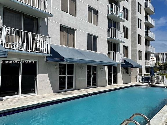 5th image of 1740 NW North River Dr APT 323