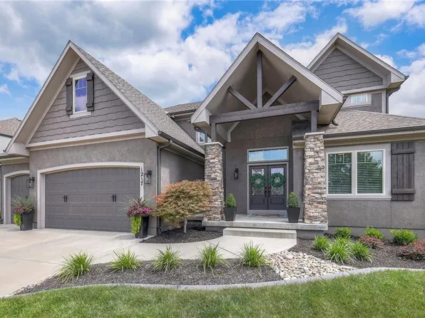 1217 Lakecrest Cir, Raymore, MO 64083