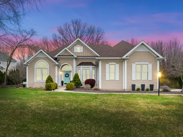 2693 Sanctuary Dr, Stevensville, MI 49127