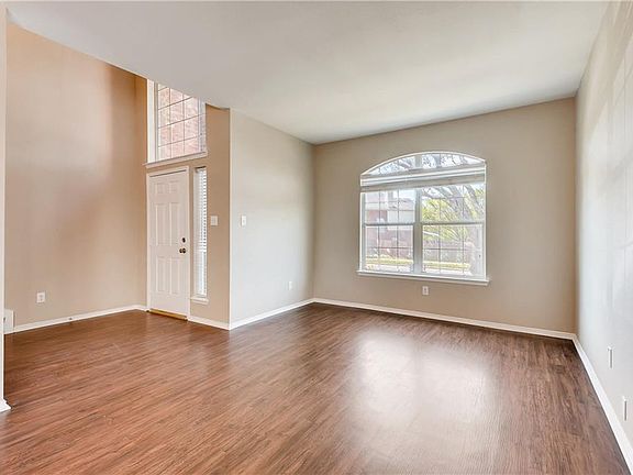 3rd image of 946 Green Pond Dr