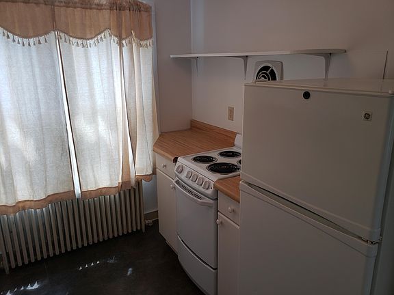 2nd image of 46 Vineyard Ave #3