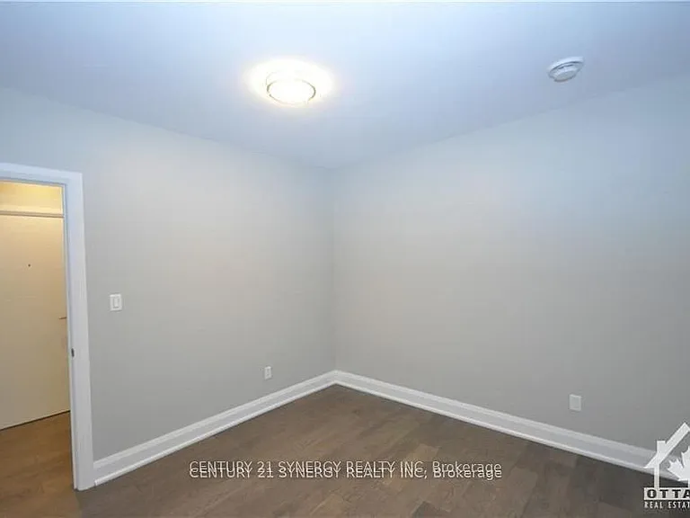 571 McLeod St #2 — Photo 9