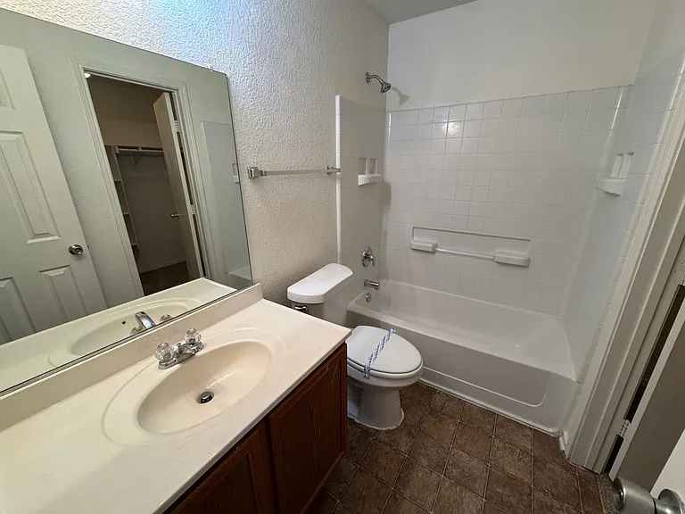6848 Valley Creek Dr — Photo 8