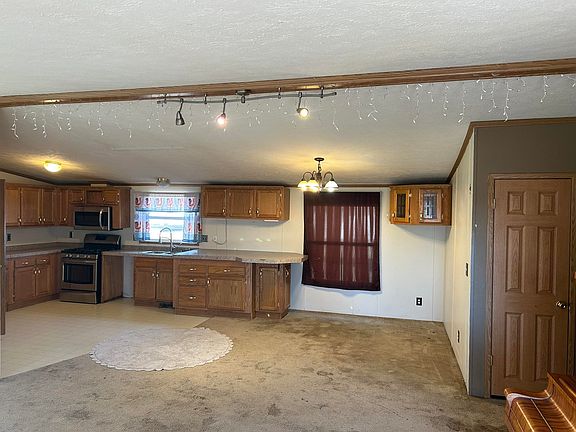 4th image of 102 W Elmore Ave