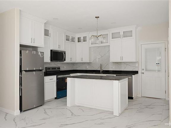 3rd image of 616 Mountain Rd #5C