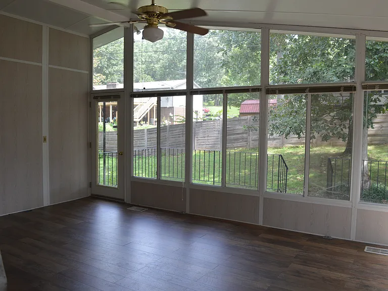 2713 Shropshire Blvd — Photo 10