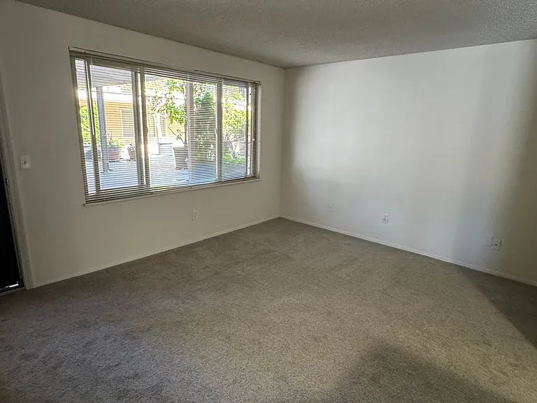 Fairmont Terrace — Photo 12