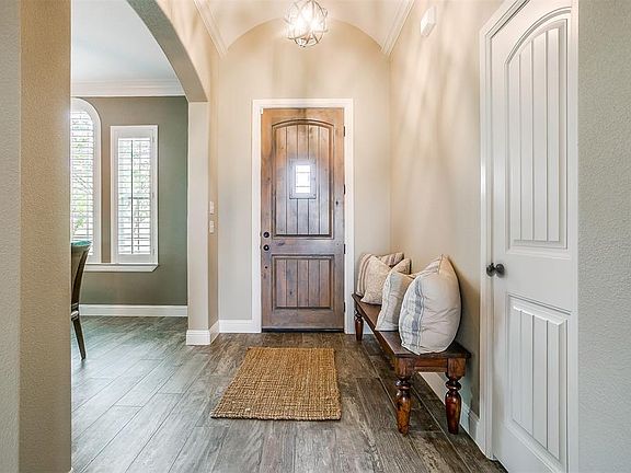 4th image of 209 Canyon Creek Cir