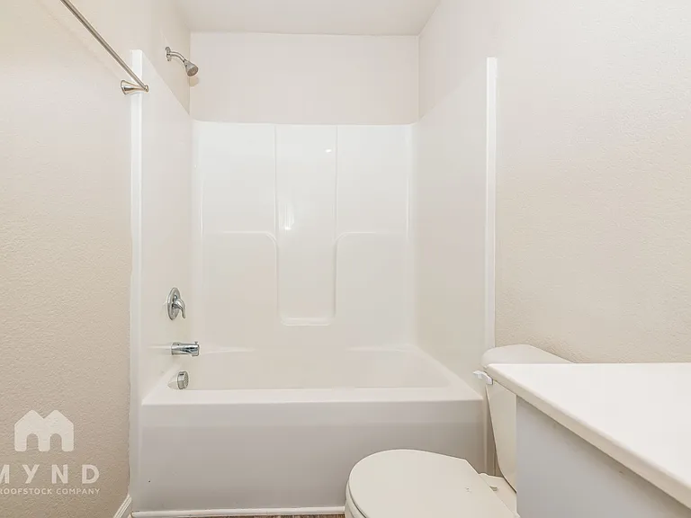250 Yorktown Ln — Photo 11