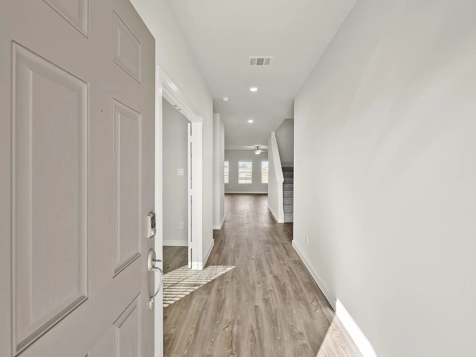 4 bed, 2.5 bath, 2696 sqft, $2,295 — Photo 3