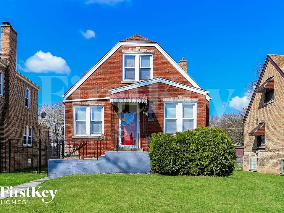 8106 S Maplewood Ave