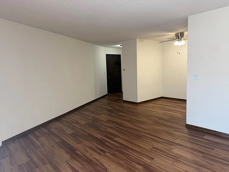 Lake Cove Village Apartments — Photo 65