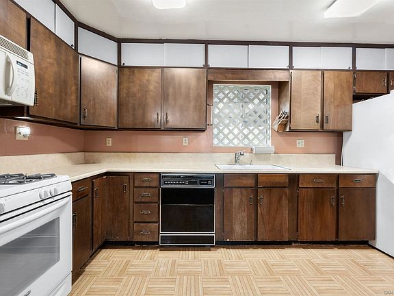 3rd image of 606 Tangerine Dr