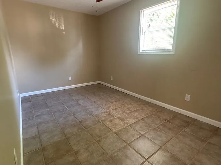 392 E Main St — Photo 5