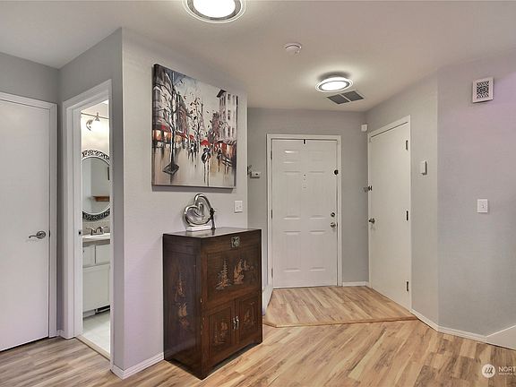 2nd image of 5528 Cricket Lane SE